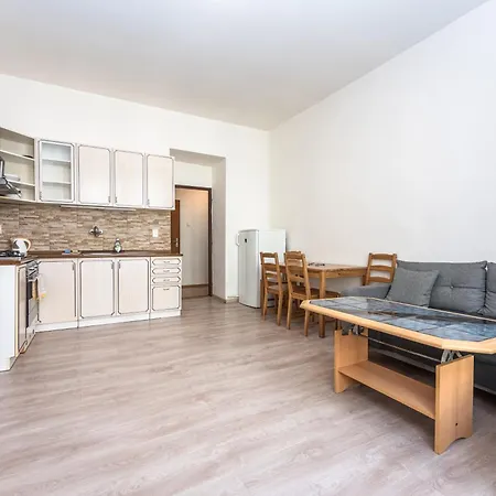 Apartmán Charkovska 18 *